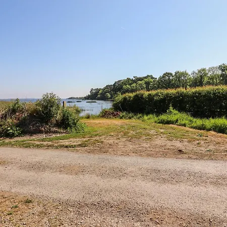 Rose Nyaraló Scarriff