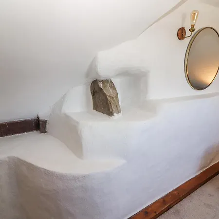 Nyaraló Rose Scarriff