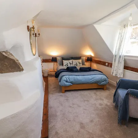 Rose Nyaraló Scarriff