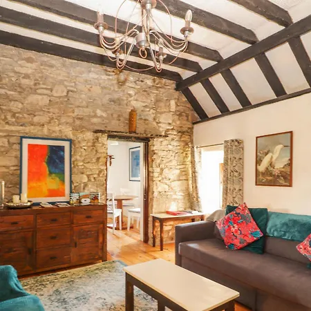 Rose Nyaraló Scarriff