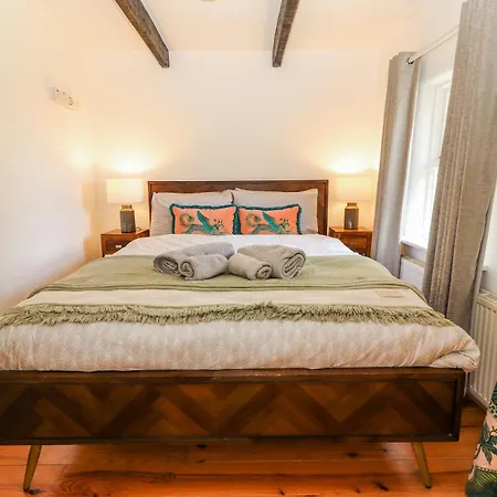 Nyaraló Rose Scarriff